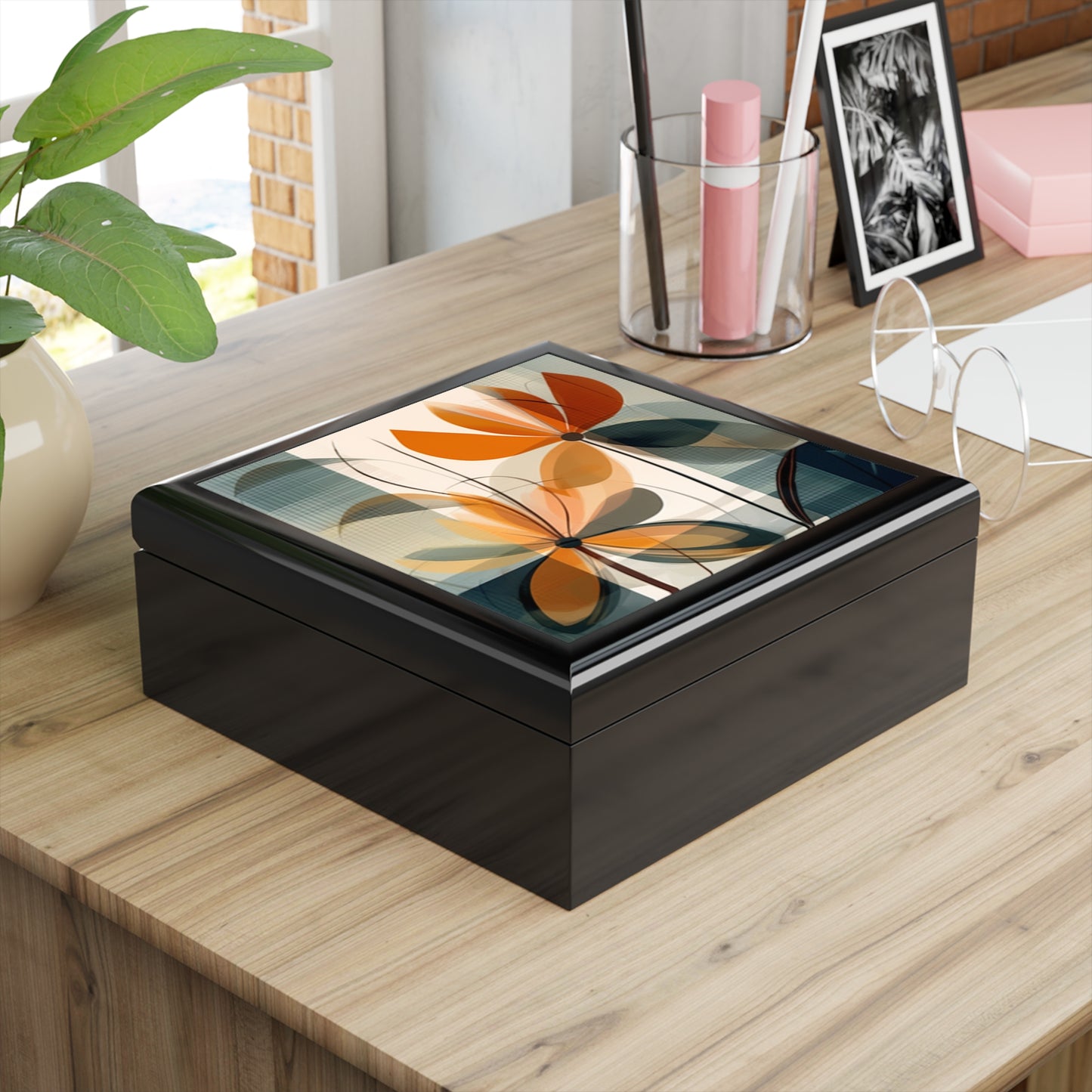 Botanical Chic: Flower Drawings and Minimalist Design Jewelry Box