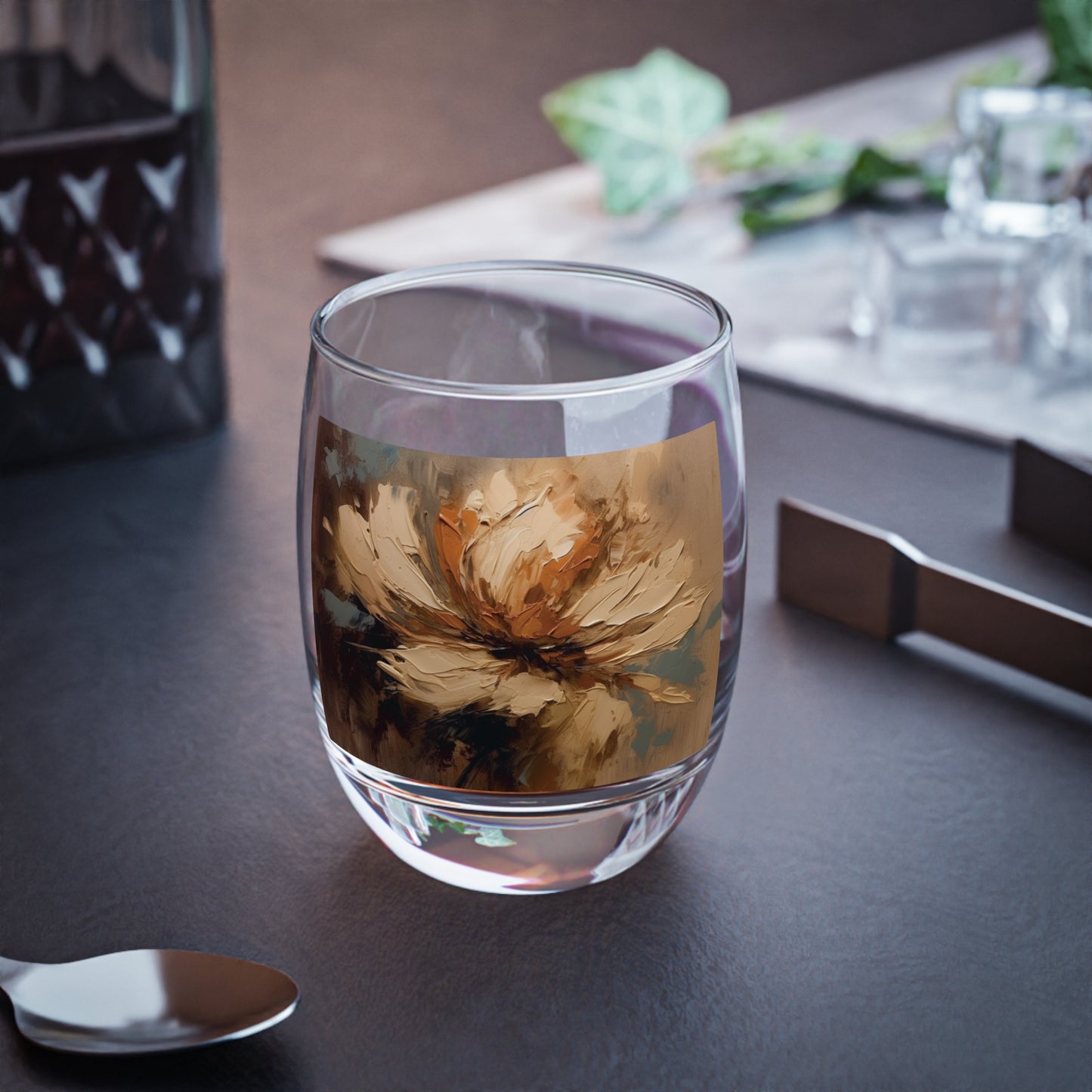 Artistic Fusion: Whiskey Glass Infused with Tan Hua-Inspired Abstract Art