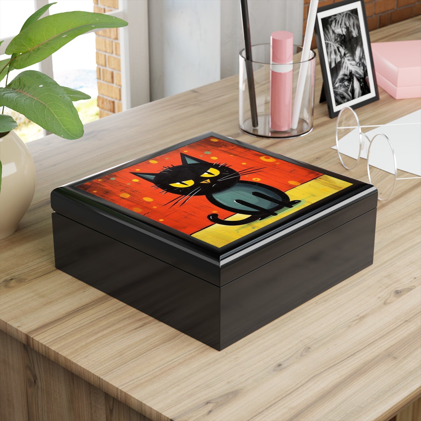 Fashionably Retro Feline: Midcentury Modern Jewelry Box with a Vintage Cat-Inspired Flair