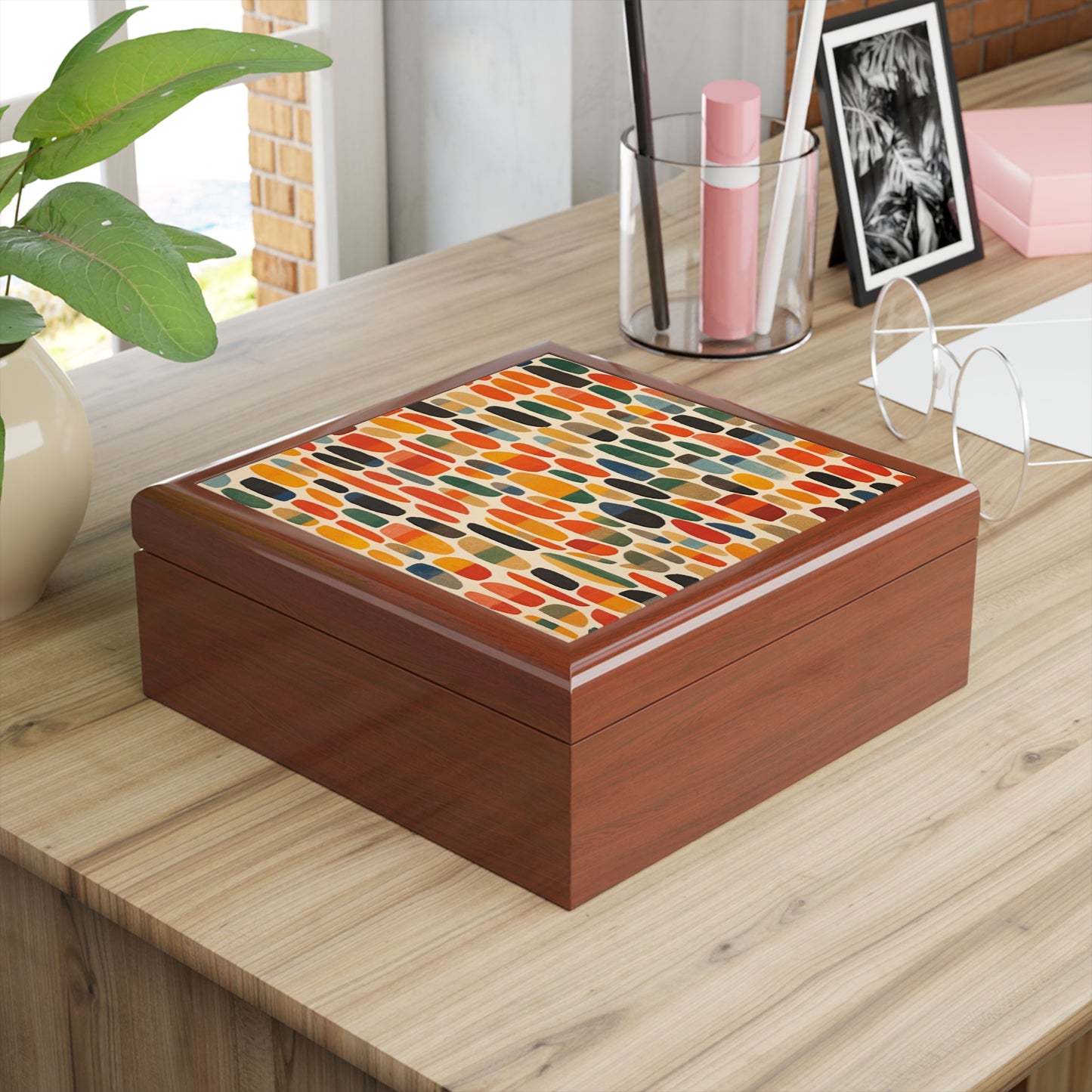 Translucent Colors Jewelry Box: An Artistic Fusion of Shape and Design
