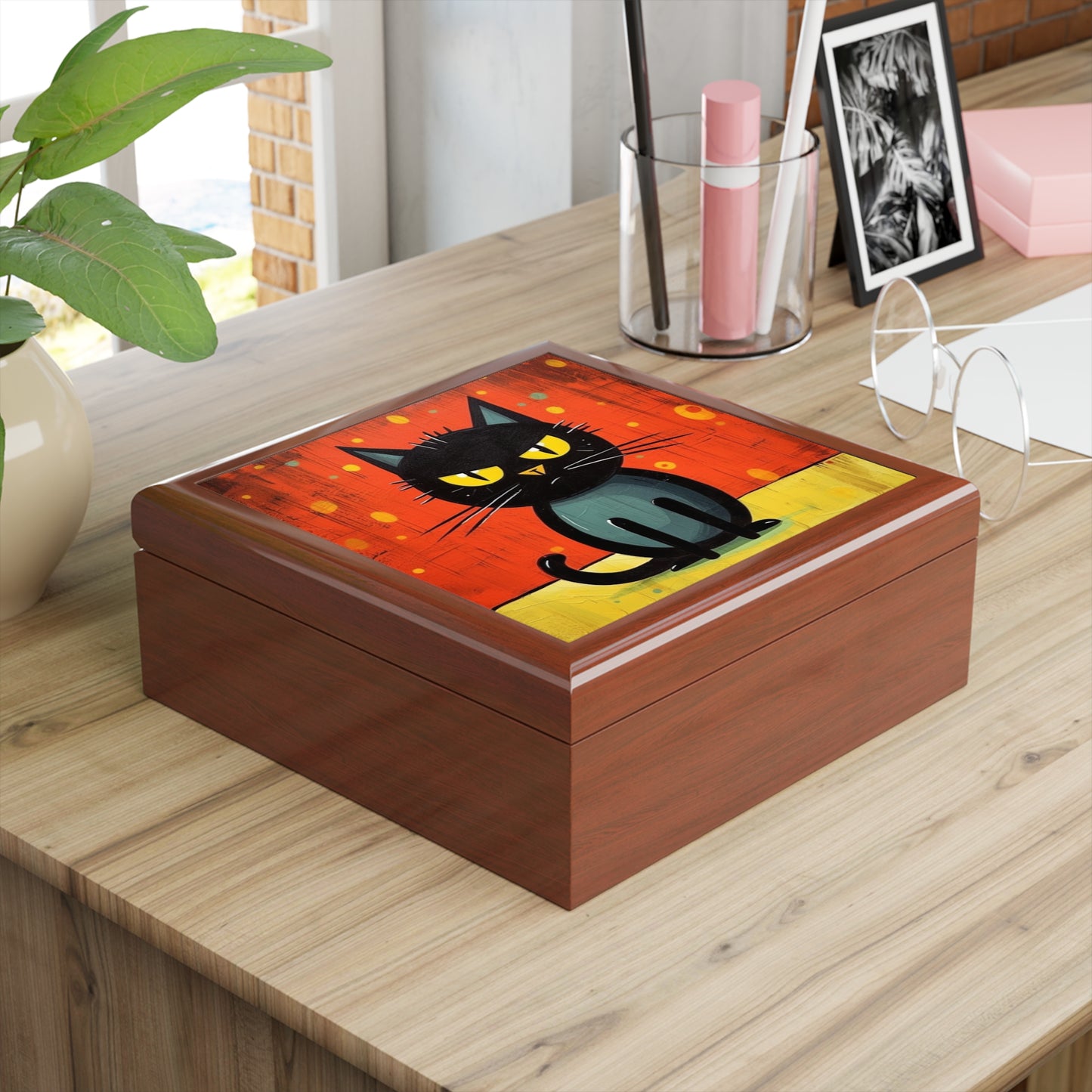 Fashionably Retro Feline: Midcentury Modern Jewelry Box with a Vintage Cat-Inspired Flair