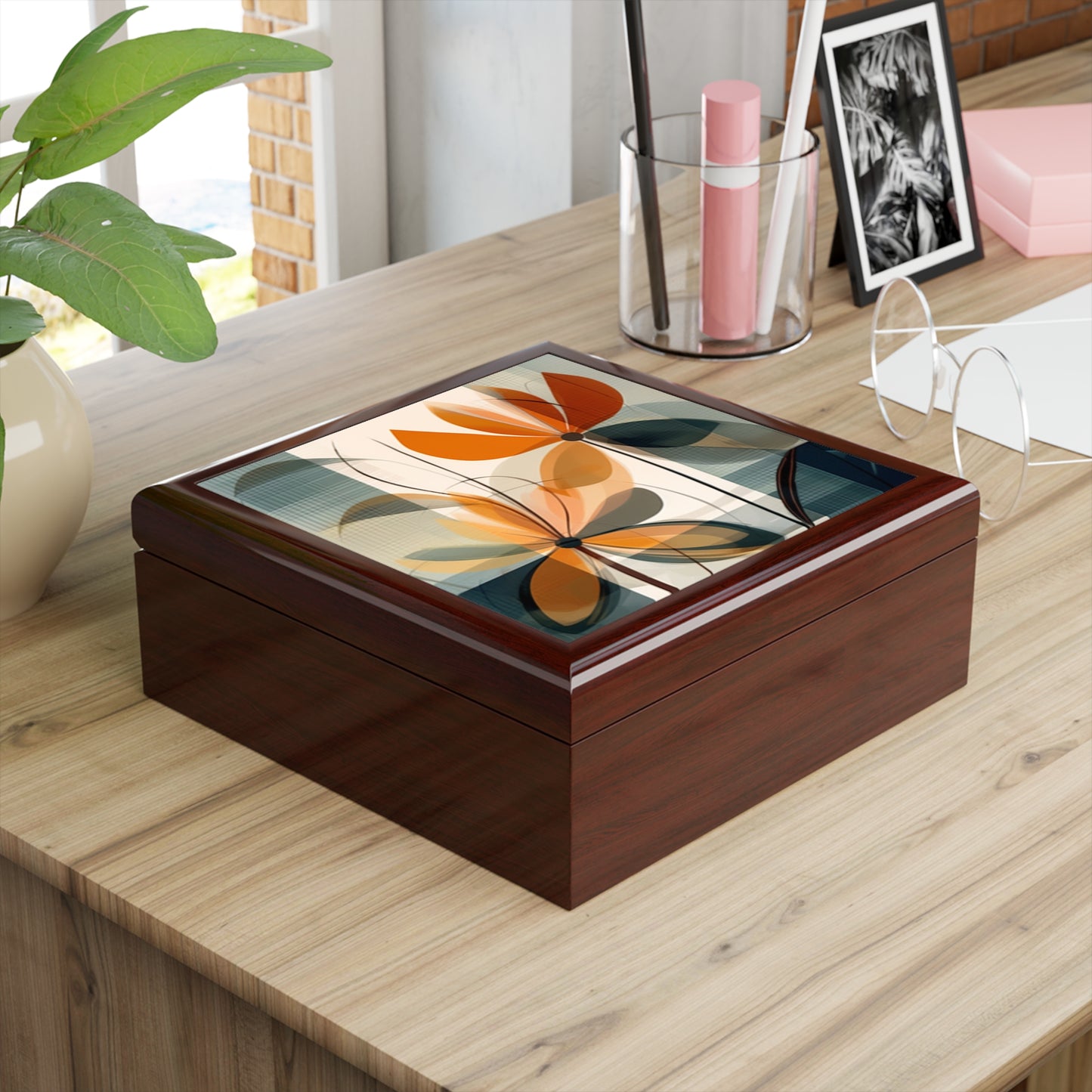 Botanical Chic: Flower Drawings and Minimalist Design Jewelry Box