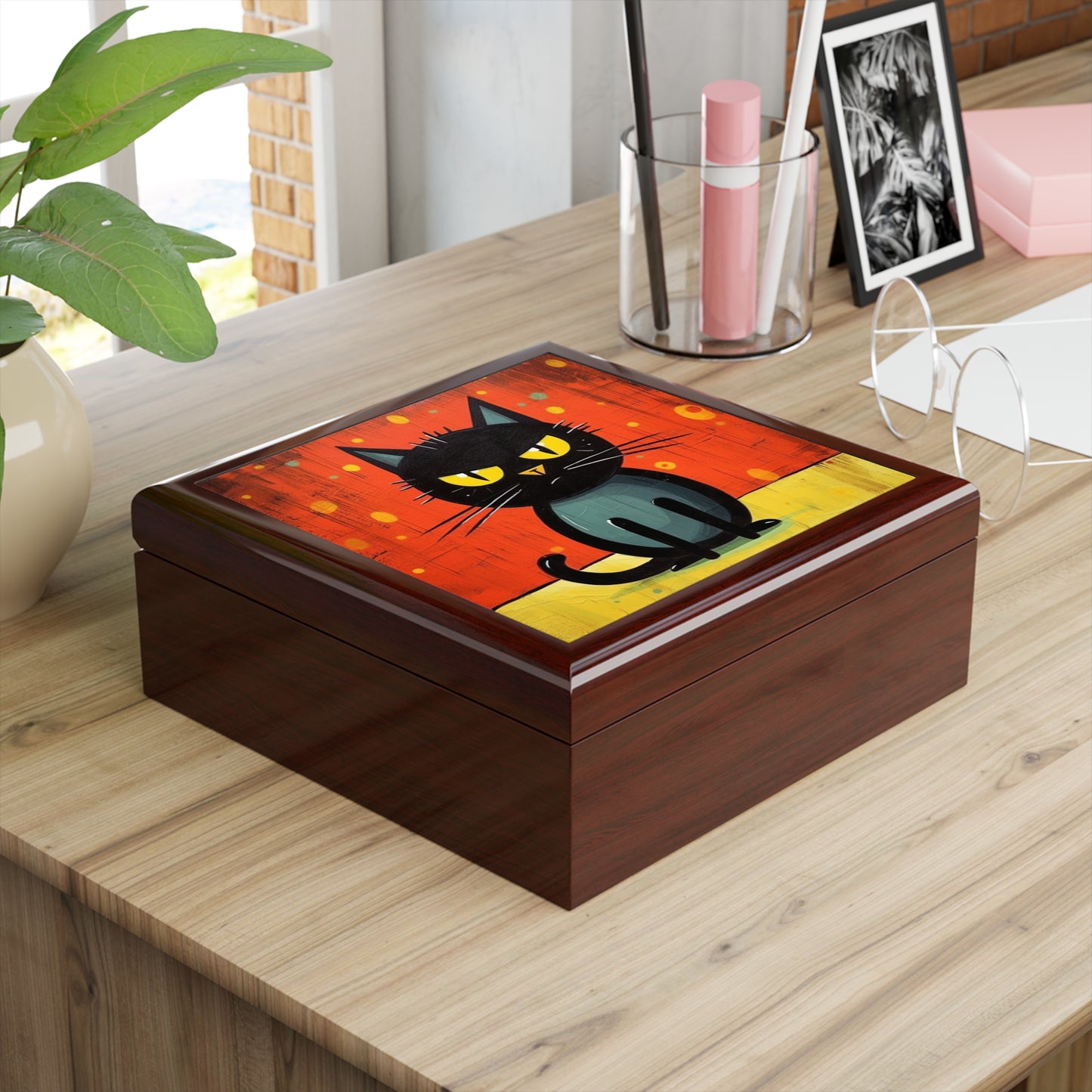 Fashionably Retro Feline: Midcentury Modern Jewelry Box with a Vintage Cat-Inspired Flair